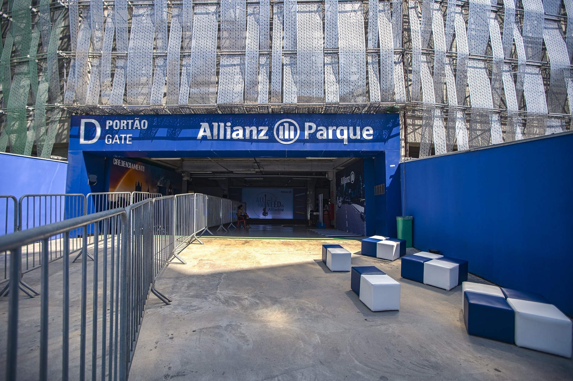 Mega Lounge Allianz Show Paul McCartney